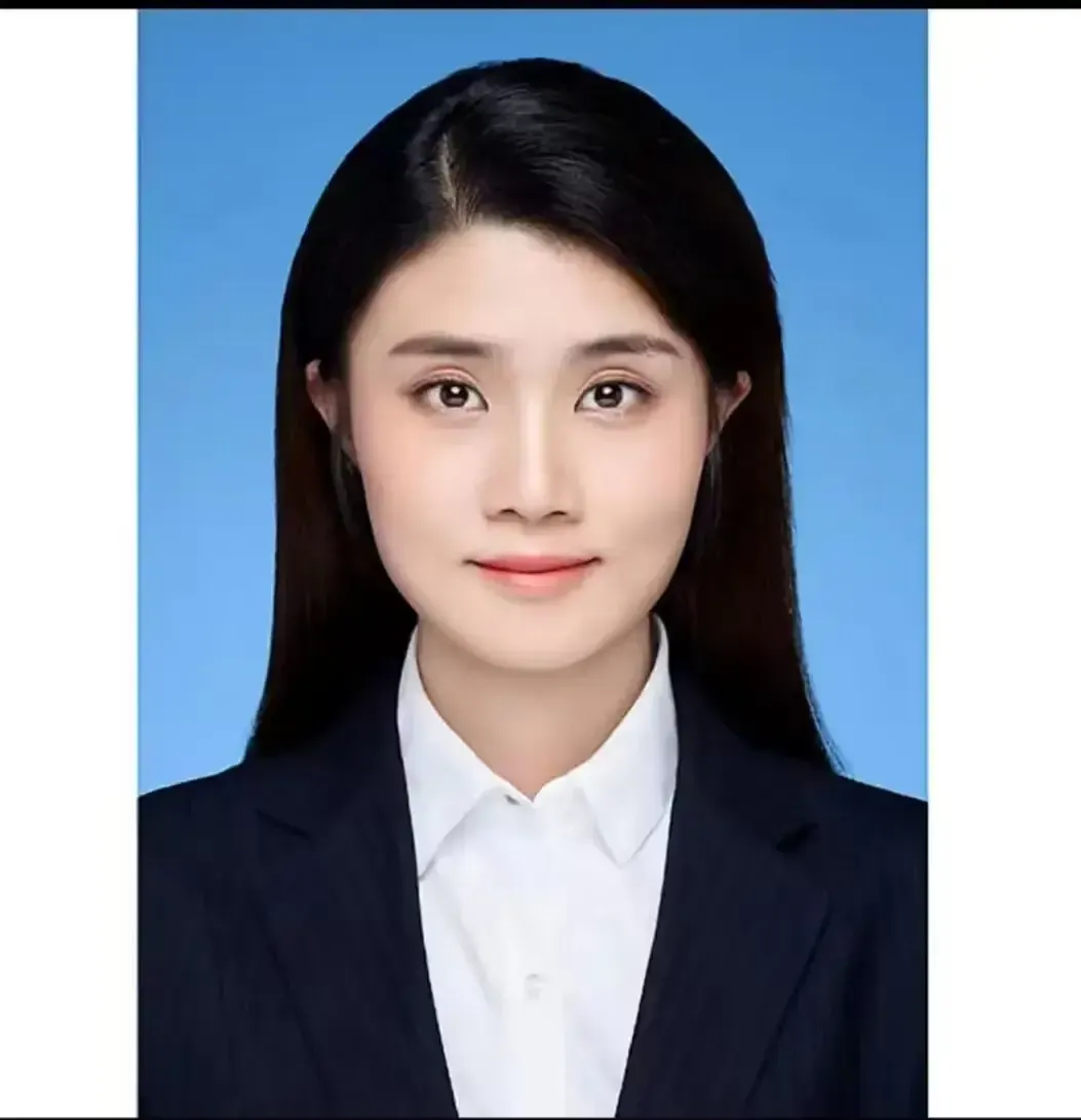 张雪峰说金融女，要不就家里有钱，要不就要豁得出去，说的还真准，女孩家里没资源、没