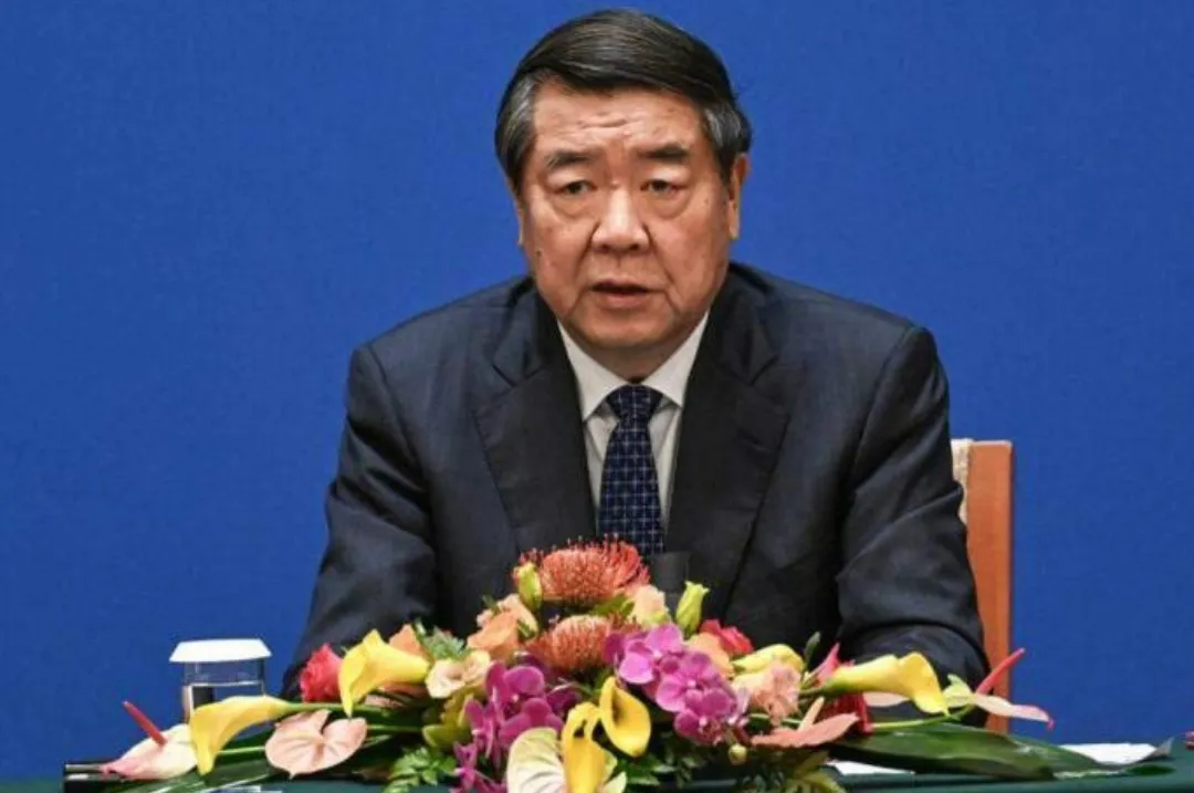 根据中国外交部的消息，中共政治局委员、国务院副总理、中美经贸中方牵头人何立峰，将