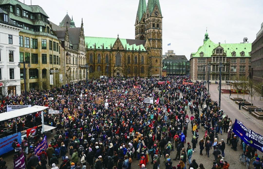 15万人愤怒冲向国会大厦，民众反应不会骗人，朔尔茨葬送了德国未来。2月5日，也就