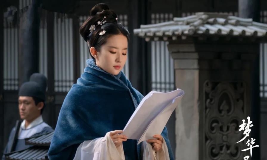 《长陵》硬磕刘亦菲，疑似剧本质量不过关，关联热搜再次空降
刘亦菲新剧《长陵》虽然