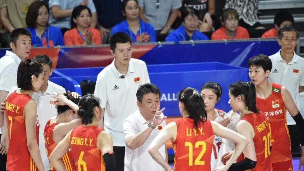 中国女排14人名单出炉，朱婷落选惹争议，蔡斌信心十足