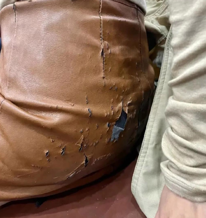 真的要被小姨笑死！小姨穿着1万元买的裙子去参加学霸儿子的家长会。本想风光一把，结
