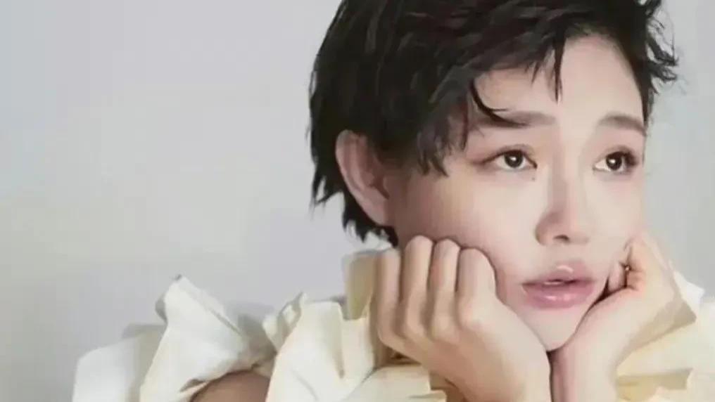 大S婚后营业！嘟嘴卖萌强装“少女感”，完全不理议论和风波