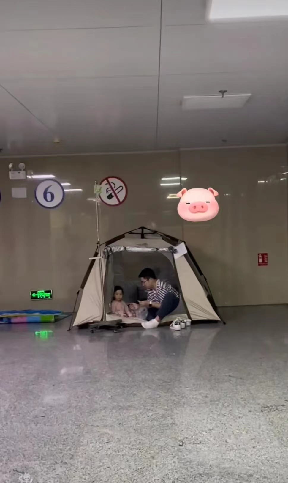 儿科住院部
他一定很爱他女儿吧
小朋友支原体肺炎住院了，感染的小朋友太多了，住院