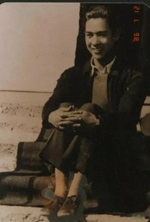 演了38年戏，75岁才靠龙套被观众记住，女儿拿金像奖儿子拿奥斯卡