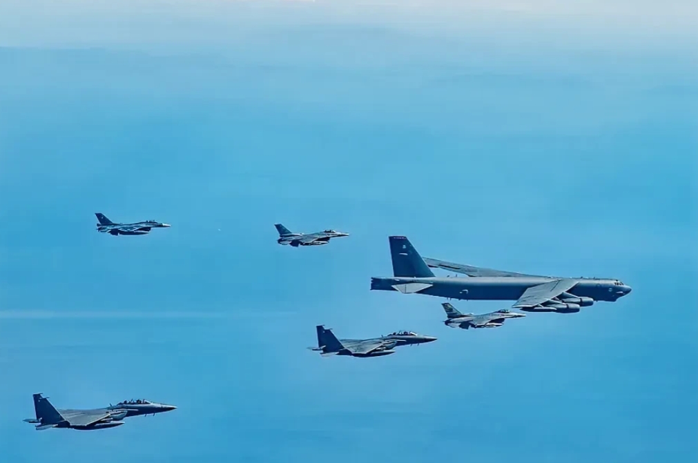 不可思议！美韩举行联合军演，美国方面不仅派出了数架F-16战斗机，而且美B-52