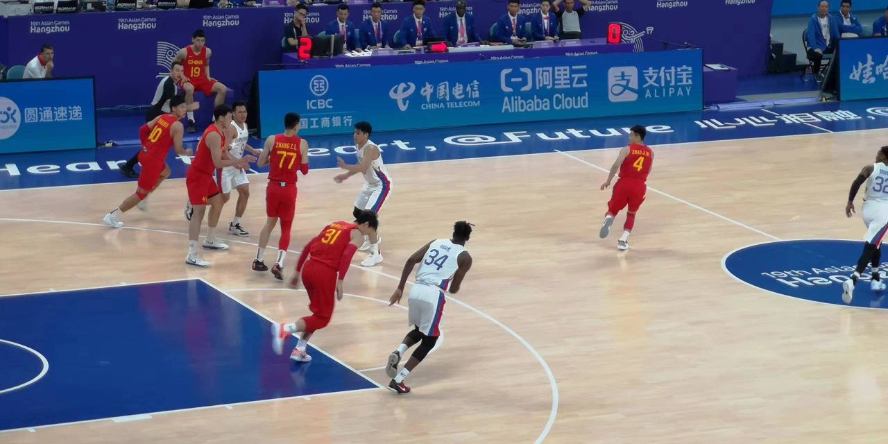 中国男篮遭遇准绝杀，姚明无语，谁有话说？
亚运会男篮半决赛，中国队打了场窝心球。