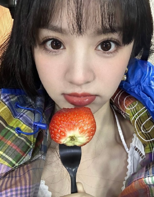 田曦薇
小田这张也太得劲了吧，嘴里是什么呀？这么水润滑嫩[色][色] ​​​