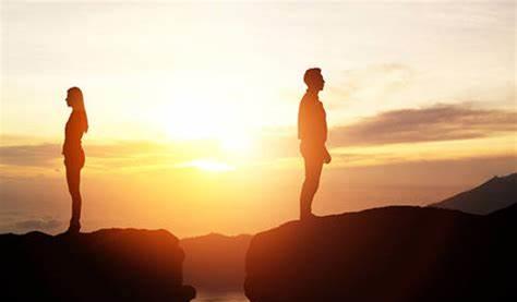 男朋友花9万供我上大学，现在我进了外企想分手，第一次给他了，所以也不想还他钱

