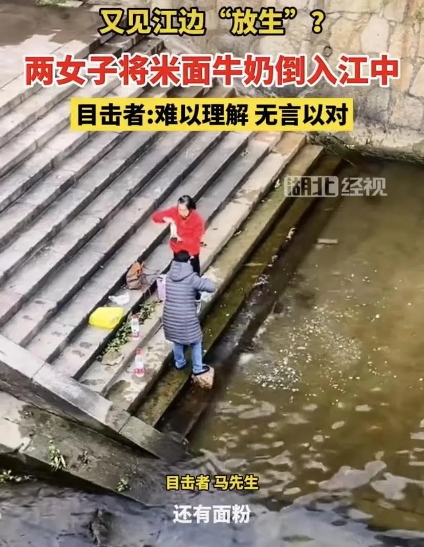 湖南，长沙。马先生带着他的钓竿，来到了湘江边，他坐在江边，手握钓竿，眼神专注地凝