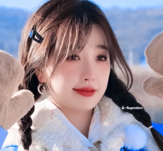 #虞书欣亲杨天真#
今天的造型真的给人眼前一亮的感觉诶！欣欣公主好适合白色啊！本