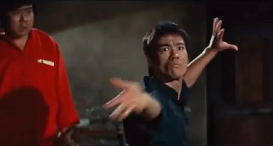 泰森曾经说：“不是我不尊重李小龙，无论什么规则，我都能把他打死！”，其实我觉得未