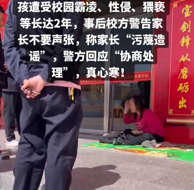 社会对这次事件的处理不满，原因很简单，这两个变态小畜牲所为已经超出了社会容忍的底