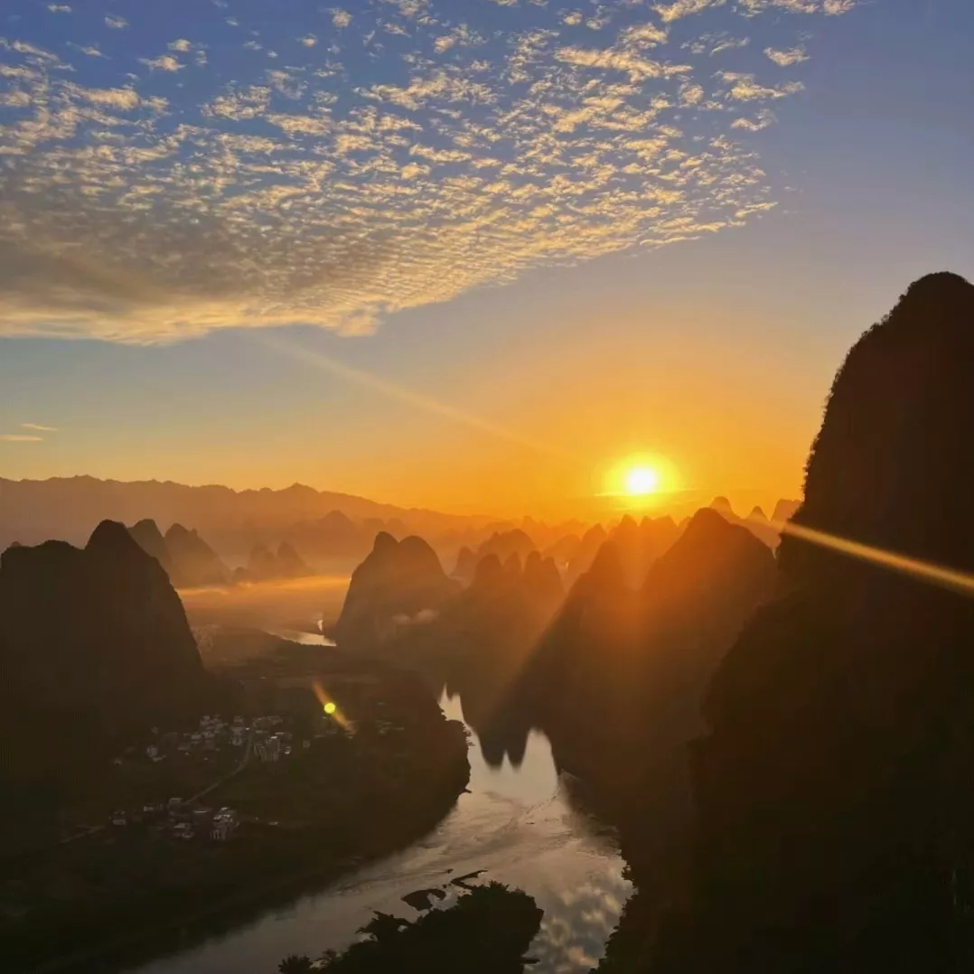 人性铁律：

1、当你老了，躺在病床上就会明白：这辈子最亲的，并非血脉至亲，而是