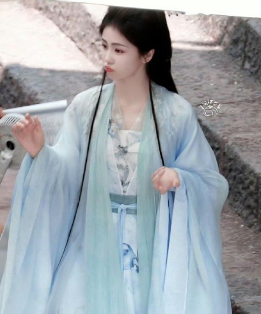这部古偶可以让她摆脱普女了 ​​​