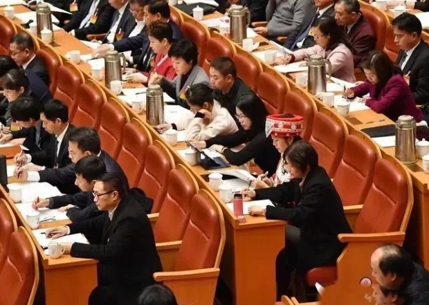 我们有1851位院士，竟然没一个拿过诺贝尔奖，屠呦呦却拿了，她不是院士，太讽刺了