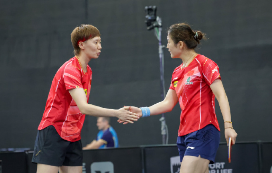 意外！王曼昱咳嗽不断，韩国球员重重摔倒，梦鱼组合横扫晋级
多哈球星挑战赛女双1/