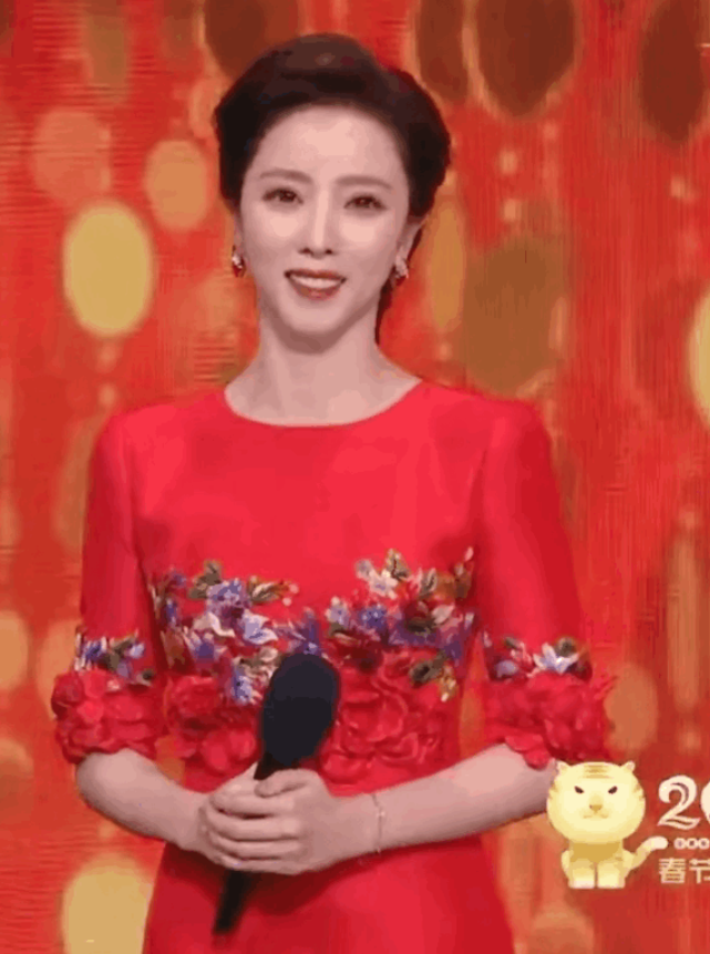 李思思国泰民安的脸没了！她的美是因为央视滤镜啊！

离开央视的李思思不再高贵了！