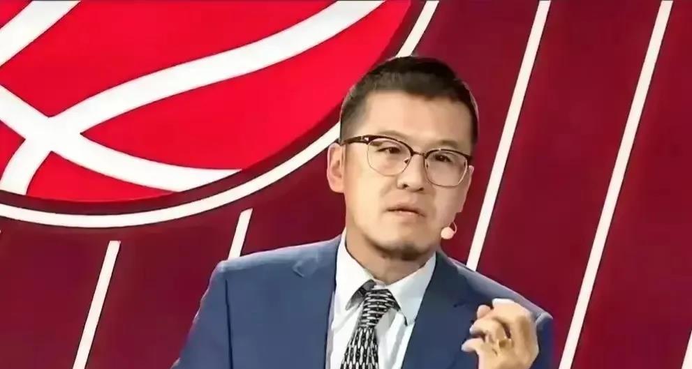 杨毅：不出意外的话，NBA新赛季总冠军100%出自以下四支球队： 

快船队：保