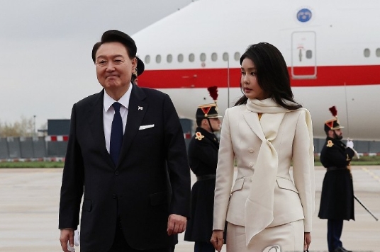 骗吃骗喝的，居然还受到礼遇。令人发指！ ​​​