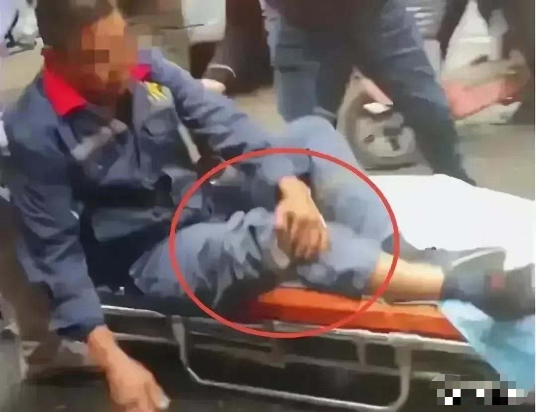 交警打人事件揭晓真相，打人的交警不是什么辅警或临时工，他是个正经八百的警察。他打