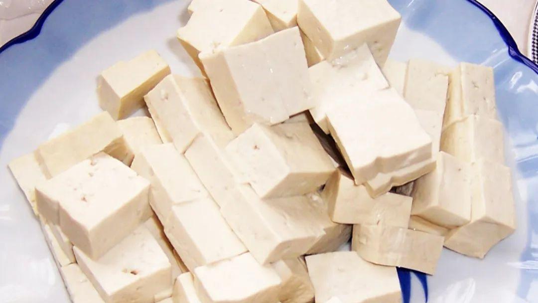 不宜与豆腐搭配的4种食物，切忌同食，许多人都不知道！