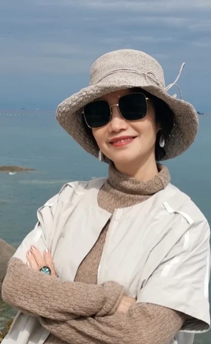 小姨在家族群里说：“大姐，我们大年初三回去，你把爸接到你家，叫上大哥和老四，咱们