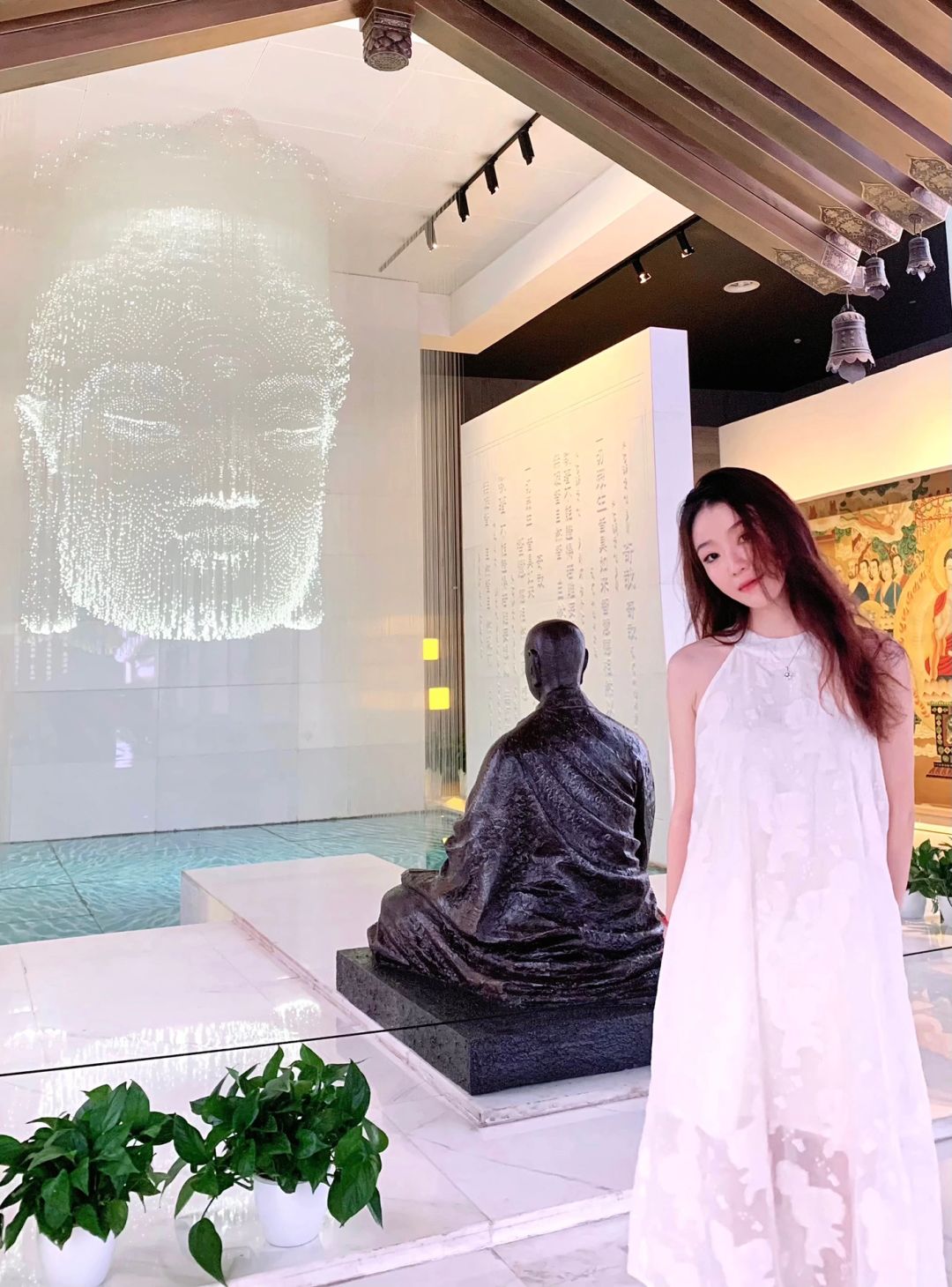 赛博礼佛
大报恩寺更像是一个赛博朋克风的佛学展览，里面确实很震撼，值得打卡