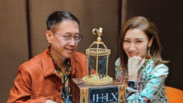 李嘉欣丈夫60岁生日照曝光，眼神邪魅脱发问题引关注