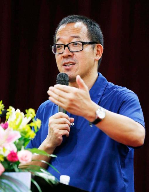 1998年，俞敏洪遭遇入室抢劫，被抢走220万，临走时想要把俞敏洪勒死，而为首的