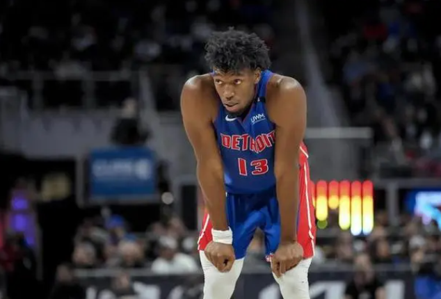 实话实说，NBA历史上收入最高的控球后卫分为以下四档！
第一档
保罗（3.59亿