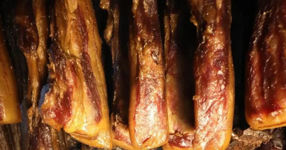 恶意炒作！大量的网友都在说四川通江县禁止熏腊肉，不让老百姓活了。胡扯！！！通知说