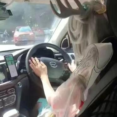 坐个网约车，这是在干嘛？