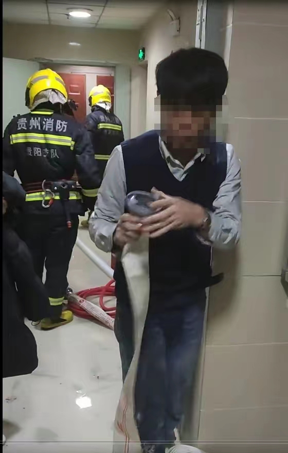 #官方回应消防栓没水致男子母亲呛死#本来是一场不应该发生的伤亡悲剧，但是最终因为