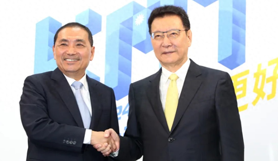 岛内“大选”关键时刻，为了争取绿营选票，赵少康不装了。随着岛内大选时间越来越近，