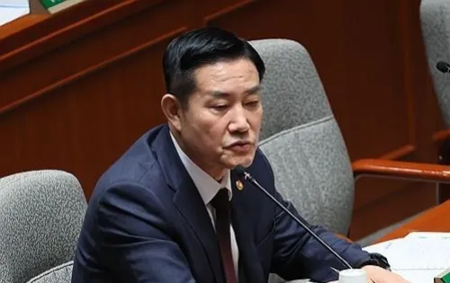 韩国国防部长快把朝鲜吓死了！要演练斩首“金正恩”？

12月18日，韩国国防部长