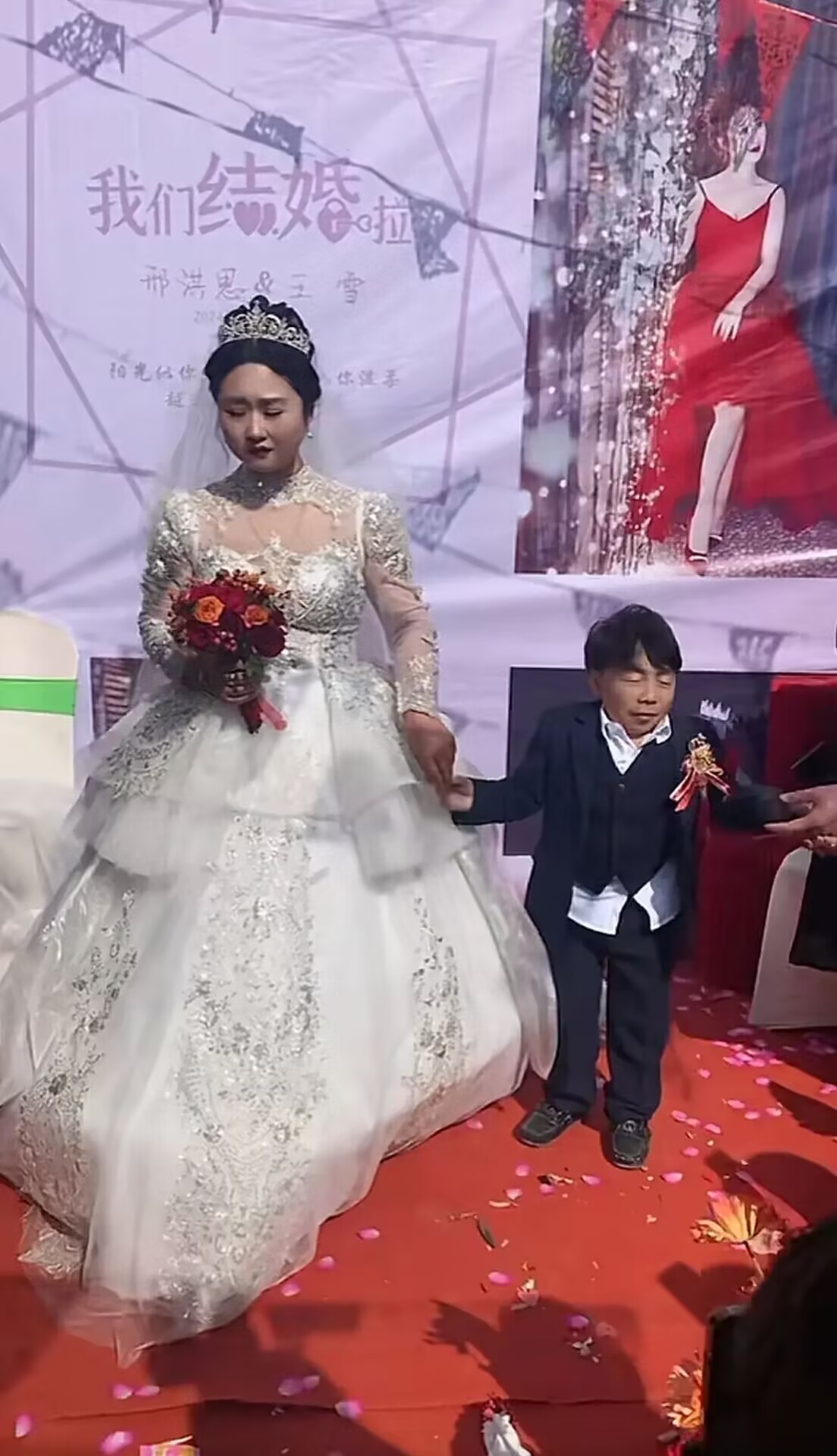 和他到底差在哪儿，他都娶上媳妇了