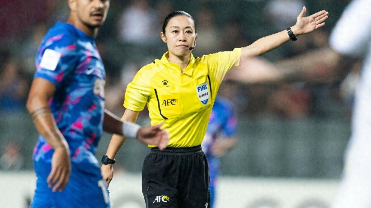 山下芳美成为亚足联亚洲杯历史上第一位女裁判