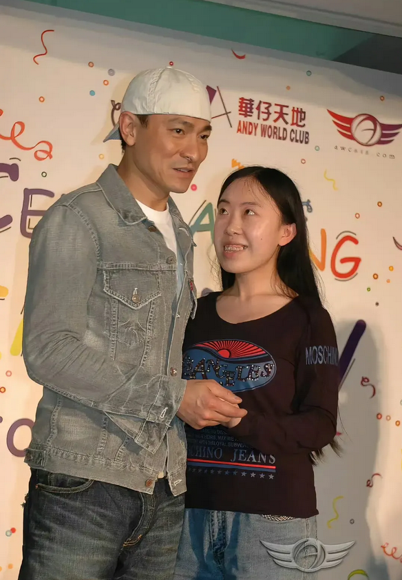 刘德华铁粉杨丽娟，80后铁粉应该都记得她。