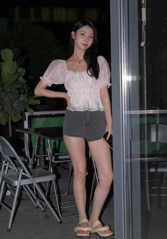 夏天快到了，又到了一年中凉鞋短裤、喝酒撸串、纳凉聊天的时候。

