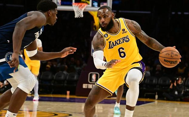 太阳近10战7负！看看都输给了谁？
1，7分输给了猛龙

2，8分输给了掘金

