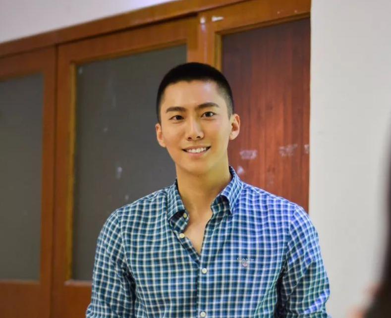 福建一18岁考生拒绝保送清华，校长骂他：狂妄自大！令人震惊的是，4个月后，他却成