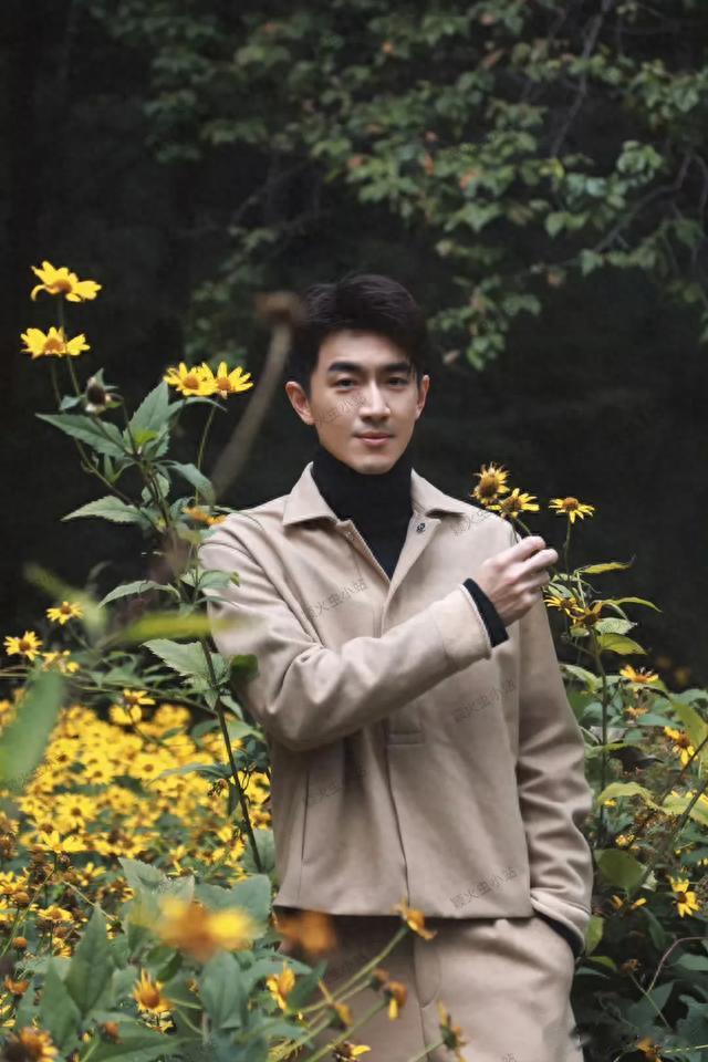 10.5文娱瓜：肖战杨紫龚俊白鹿罗晋李一桐林更新祝绪丹侯明昊艾米