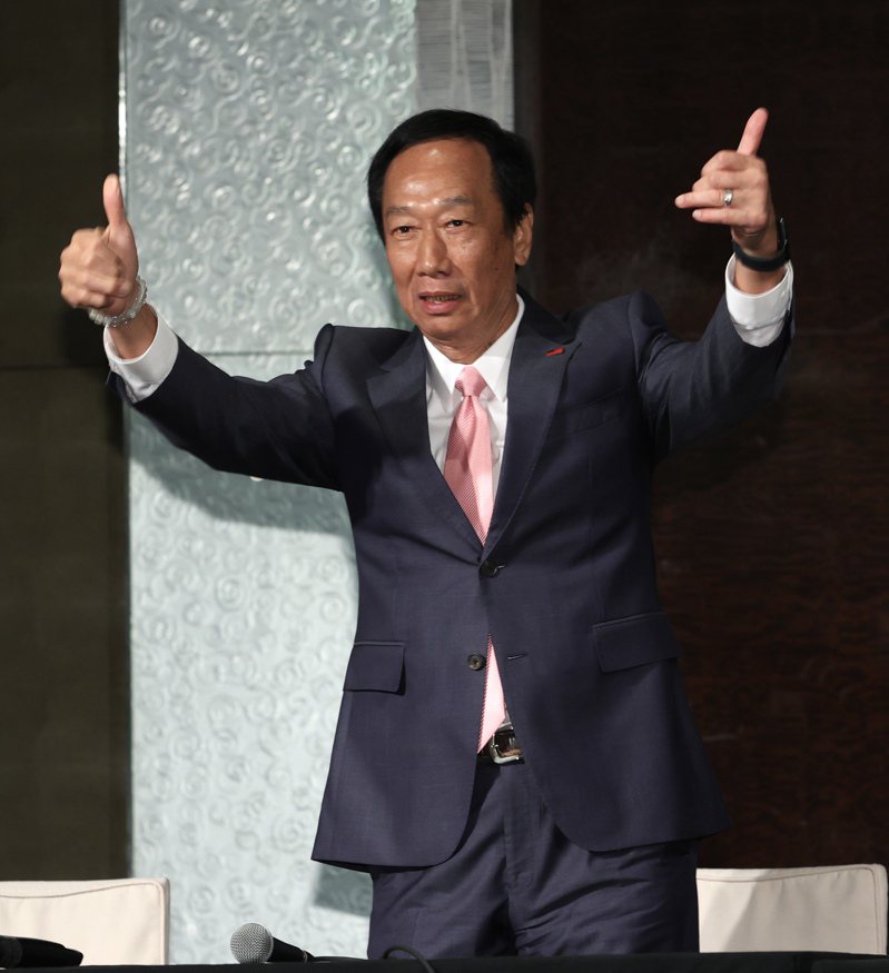 蓝白郭与马英九、朱立伦今日在君悦饭店会面，双方最终不欢而散。
郭台铭表示，他不希