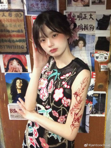 随便美美～
大家新年快乐呀！ ​