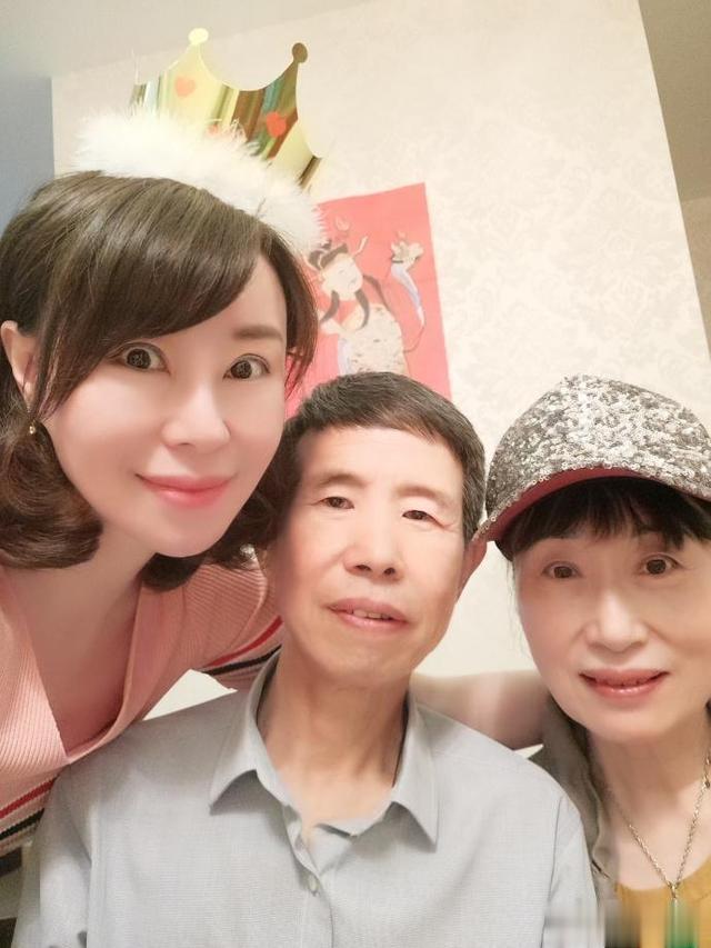 她被称为民歌女王,9登春晚,嫁大37岁上司,如今47岁仍孑然一身(民俗歌曲女歌手)-第23张图片-九妖电影 她被称为民歌女王,9登春晚,嫁大37岁上司,如今47岁仍孑然一身(民俗歌曲女歌手)-第23张图片-九妖电影