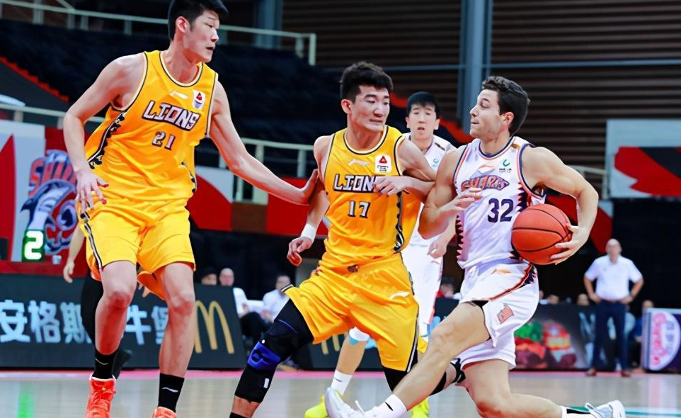 太欺负人了！广厦129-103大胜天津，看看数据谁是赢球关键人物？
孙铭徽：10