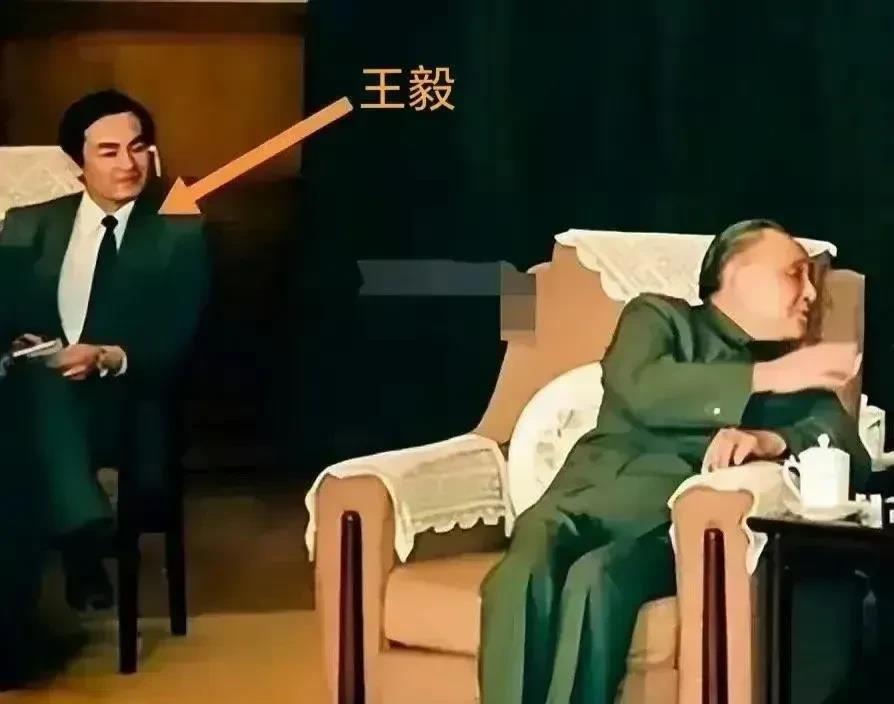 原来早在1988年

35岁的王毅就已经跟着邓公了！

难怪这么有魄力。

这真