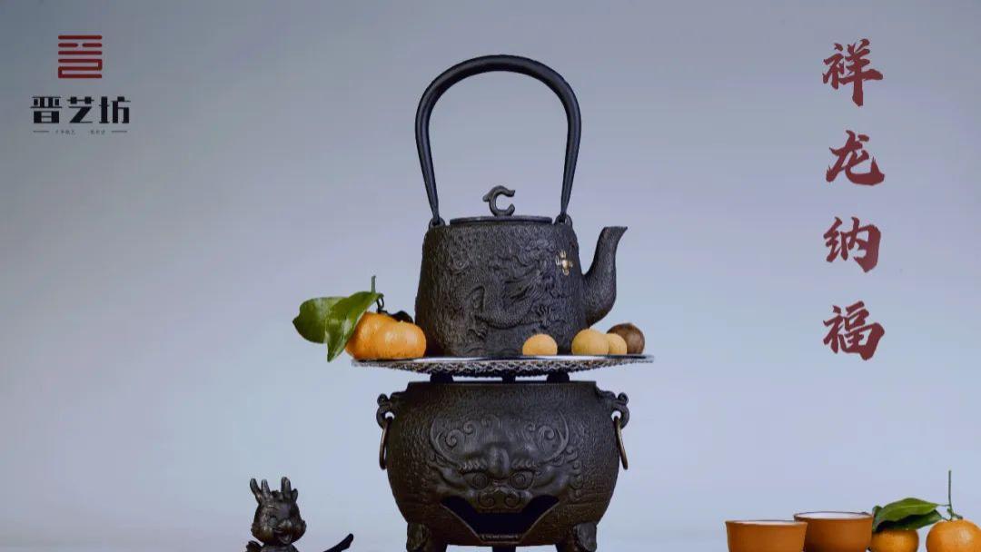 晋艺坊献礼新春：国礼《祥龙纳福》生肖壶