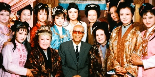 电视剧版《红楼梦》为什么比电影版更出名？
电视剧呈现出来的不是简单直白体现贾宝玉